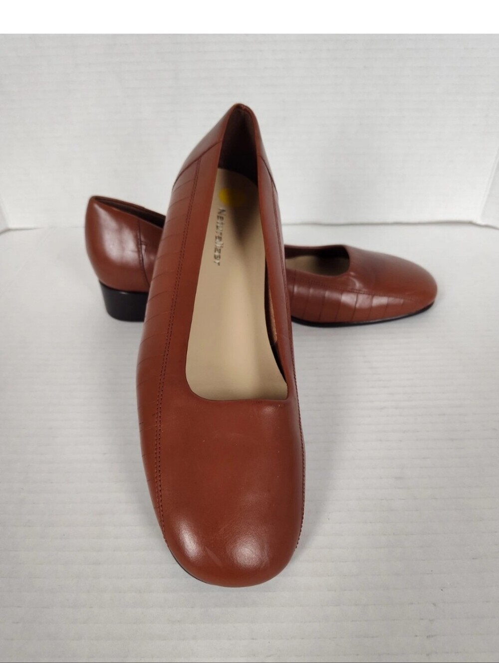 Naturalizer Leather Loafers Womens Size 8.5W Low Heel Comfort Light Brown